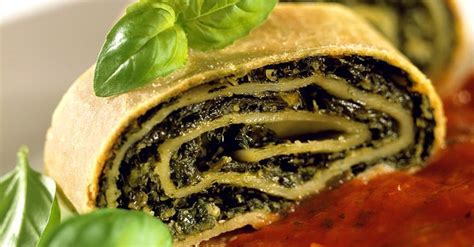 How much fat is in greek spinach strudel - calories, carbs, nutrition