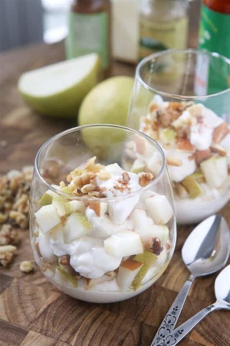 How much fat is in greek yogurt parfait with farro, walnuts, apples and cranberries (400hs) - calories, carbs, nutrition