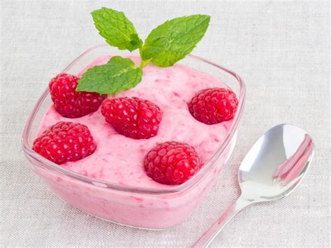 How much fat is in greek yogurt raspberry & lemon parfait - calories, carbs, nutrition