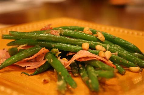 How much fat is in green beans w/ lemon & walnuts - calories, carbs, nutrition