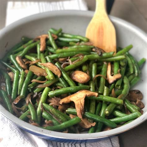 How much fat is in green beans with caramelized onions and mushrooms - calories, carbs, nutrition