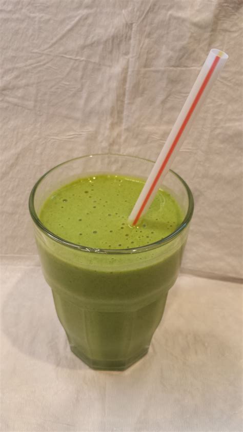 How much fat is in green beast smoothie - calories, carbs, nutrition