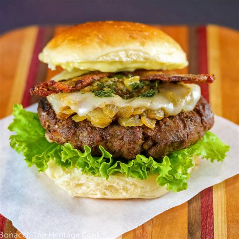 How much fat is in green chile bacon burger - calories, carbs, nutrition