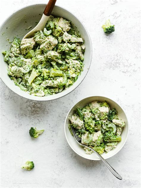 How much fat is in greens with chicken and blue cheese - calories, carbs, nutrition