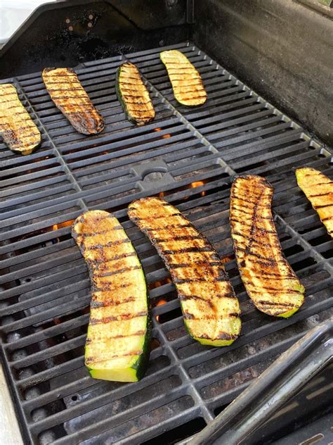 How much fat is in grilled balsamic zucchini - calories, carbs, nutrition