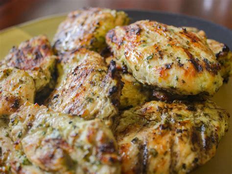 How much fat is in grilled basil chicken - calories, carbs, nutrition