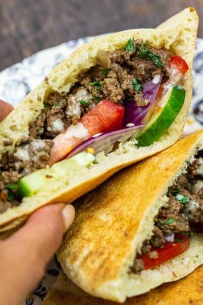 How much fat is in grilled beef pita - calories, carbs, nutrition