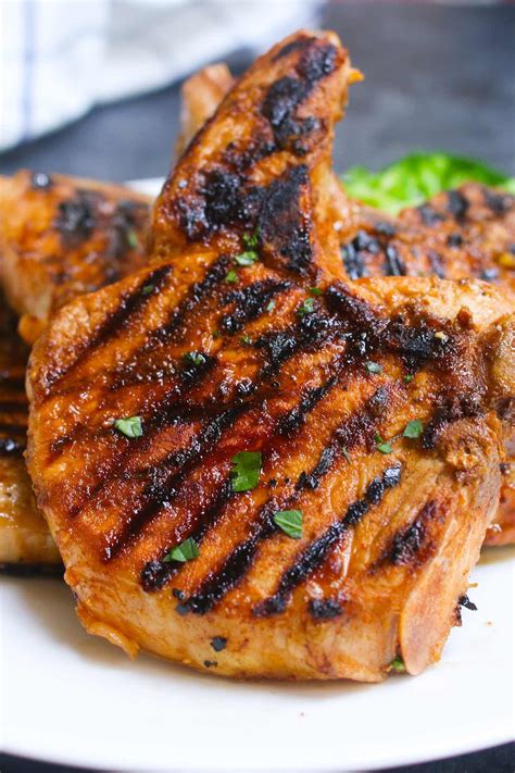 How much fat is in grilled bourbon marinated pork chop - calories, carbs, nutrition