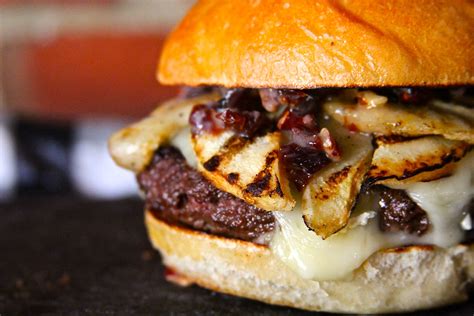 How much fat is in grilled burger with brie & mushrooms - calories, carbs, nutrition