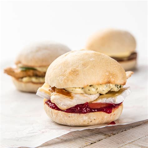 How much fat is in grilled chicken and brie slider - calories, carbs, nutrition