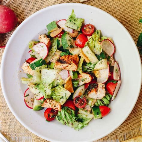 How much fat is in grilled chicken fattoush salad - calories, carbs, nutrition