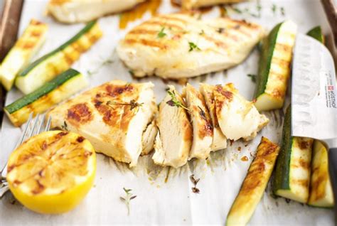 How much fat is in grilled chicken with thyme & rosemary - calories, carbs, nutrition