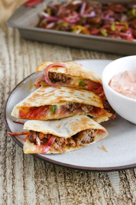 How much fat is in grilled flank steak quesadilla - calories, carbs, nutrition