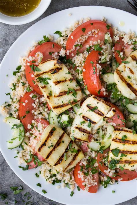 How much fat is in grilled halloumi salad (large) - calories, carbs, nutrition