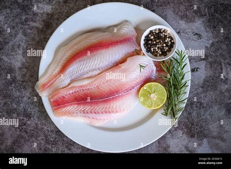 How much fat is in grilled lemon-herb striped pangasius - calories, carbs, nutrition