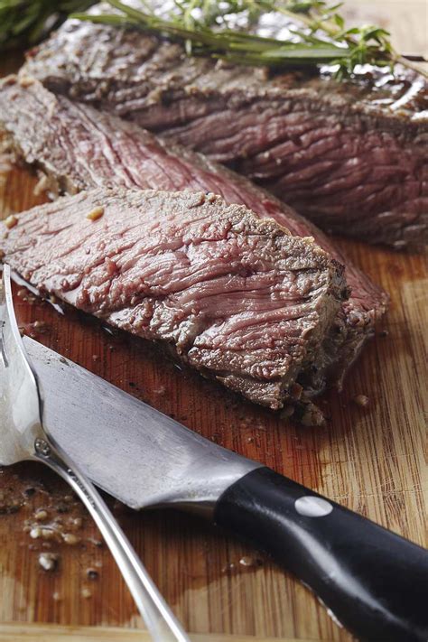 How much fat is in grilled lemongrass flank steak - calories, carbs, nutrition