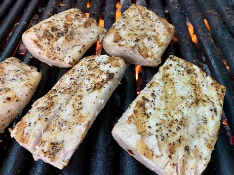 How much fat is in grilled mahi mahi chimichurri with warm quinoa salad - calories, carbs, nutrition