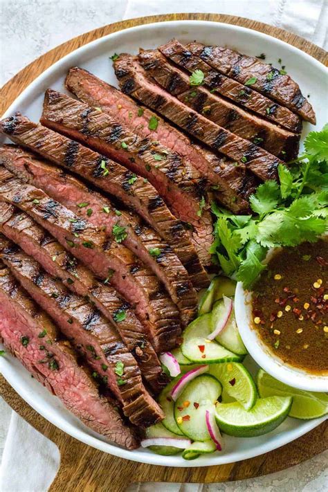 How much fat is in grilled marinated flank steak - calories, carbs, nutrition