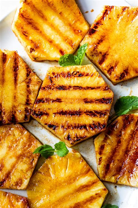 How much fat is in grilled pineapple & star fruit - calories, carbs, nutrition