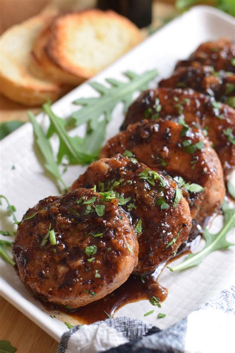 How much fat is in grilled pork medallions with balsamic glazed pears - calories, carbs, nutrition