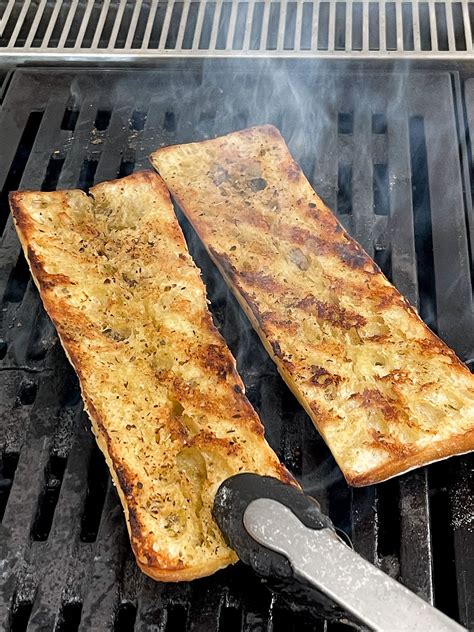 How much fat is in grilled rustic bread - calories, carbs, nutrition