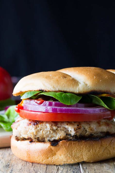 How much fat is in grilled turkey burger - calories, carbs, nutrition