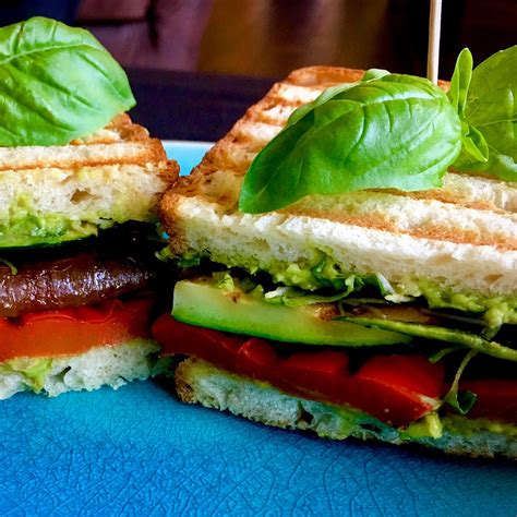 How much fat is in grilled vegetable panini - calories, carbs, nutrition