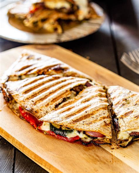 How much fat is in grilled vegetable quesadilla - calories, carbs, nutrition