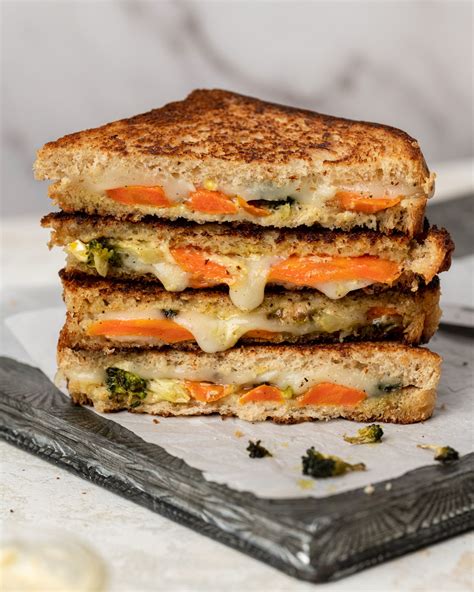 How much fat is in grilled vegetable sub with cheese - calories, carbs, nutrition