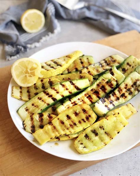 How much fat is in grilled zucchini squash - calories, carbs, nutrition