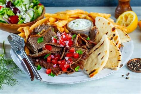 How much fat is in gyro platter - calories, carbs, nutrition