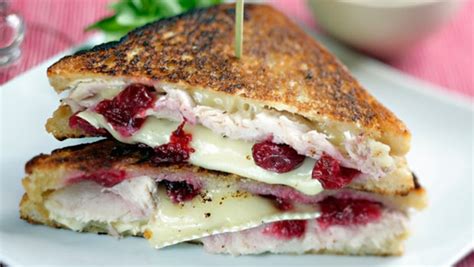 How much fat is in half turkey cranberry sandwich - calories, carbs, nutrition