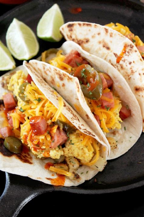 How much fat is in ham, egg and cheese taco - calories, carbs, nutrition