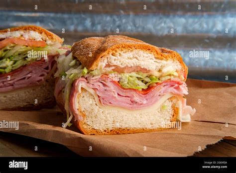 How much fat is in ham, salami provolone mini sub - calories, carbs, nutrition