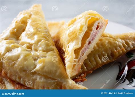 How much fat is in ham and cheese turnover - calories, carbs, nutrition