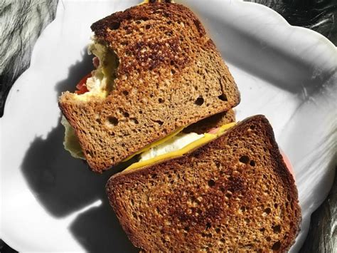 How much fat is in ham egg cheese sandwich - calories, carbs, nutrition