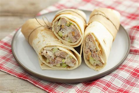 How much fat is in ham provolone wrap withpasta salad - calories, carbs, nutrition