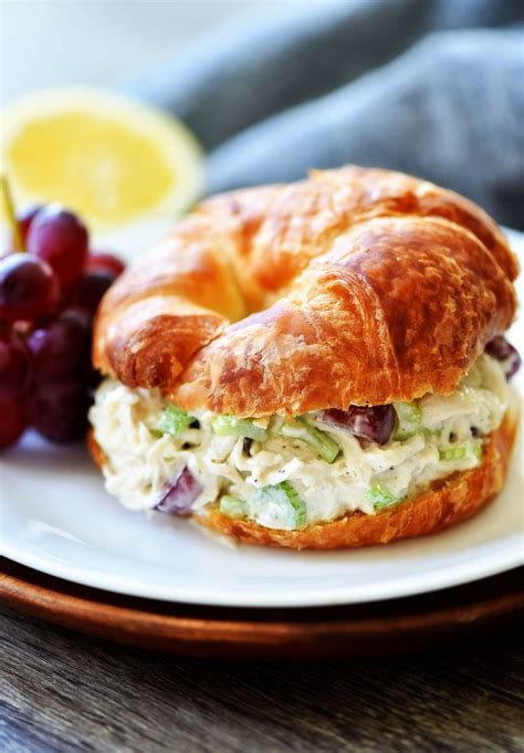 How much fat is in harvest chicken salad croissant - calories, carbs, nutrition