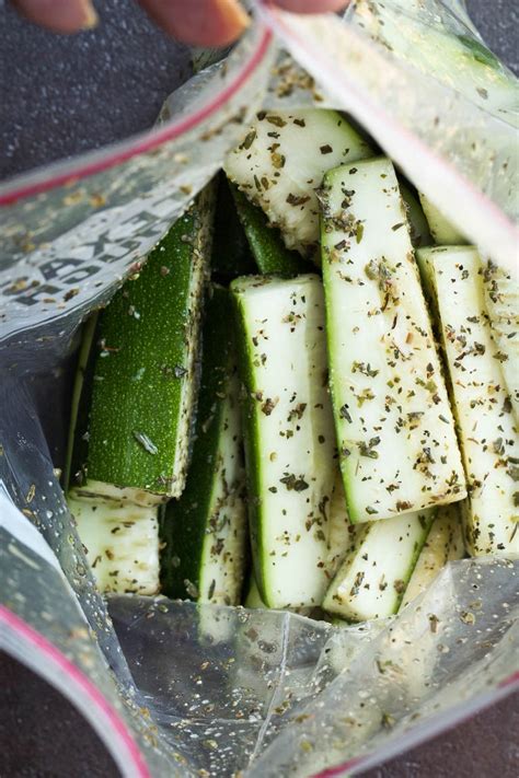 How much fat is in herbed zucchini - calories, carbs, nutrition