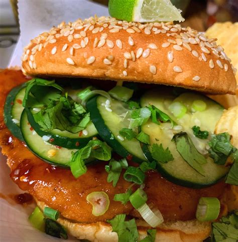 How much fat is in honey bbq chicken sandwich - calories, carbs, nutrition