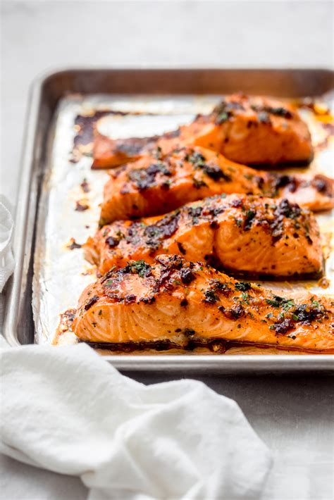 How much fat is in honey chipotle salmon - calories, carbs, nutrition