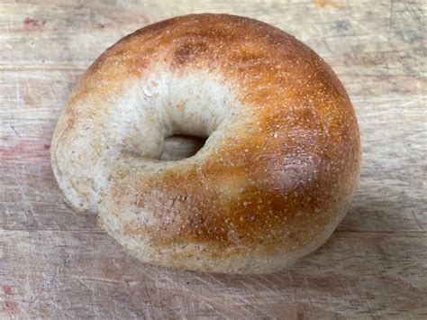 How much fat is in honey whole wheat bagel - calories, carbs, nutrition