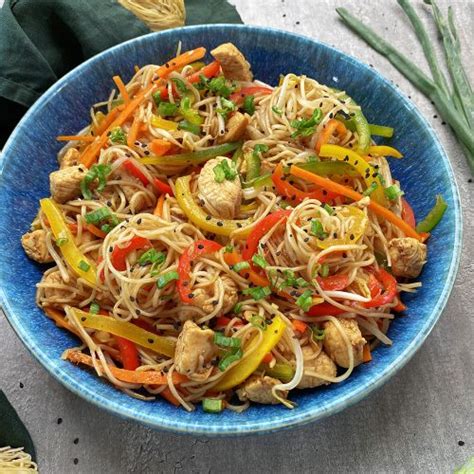How much fat is in hong kong chicken salad w/sesame noodles - calories, carbs, nutrition