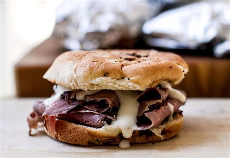 How much fat is in hot deli roast beef - calories, carbs, nutrition