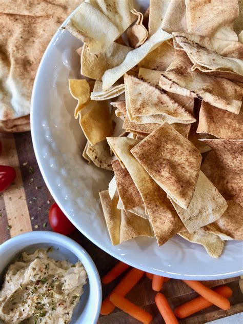 How much fat is in hummus with pita chips - calories, carbs, nutrition