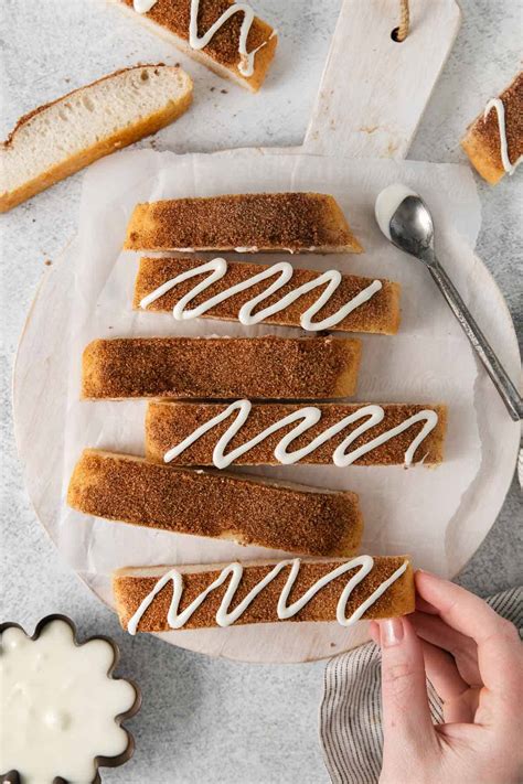 How much fat is in iced cinnamon breadsticks - calories, carbs, nutrition