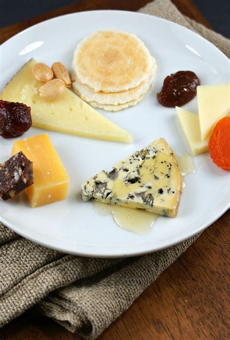 How much fat is in individual cheese plate - calories, carbs, nutrition