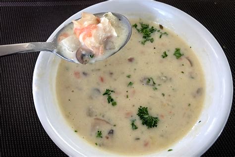 How much fat is in irish chowder - calories, carbs, nutrition