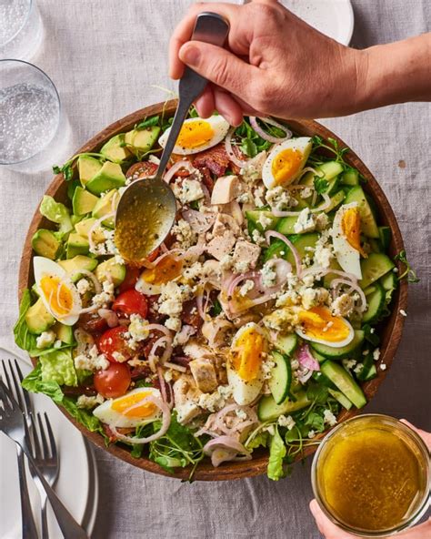 How much fat is in island cobb salad - calories, carbs, nutrition