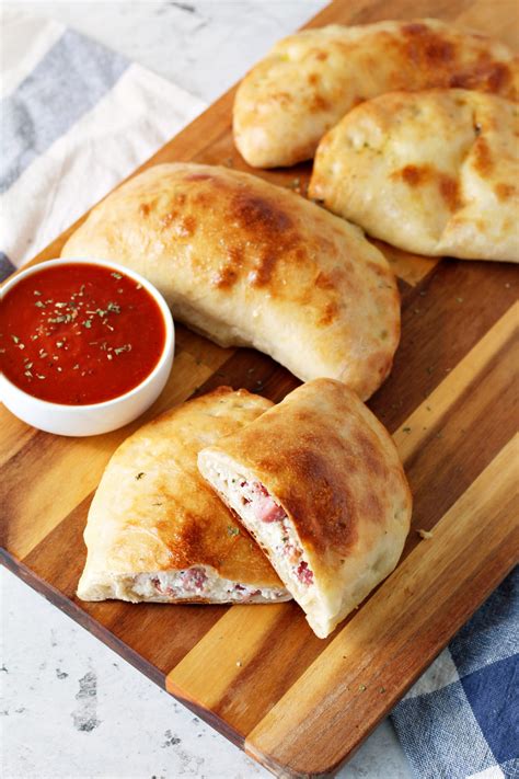 How much fat is in italian calzone - calories, carbs, nutrition